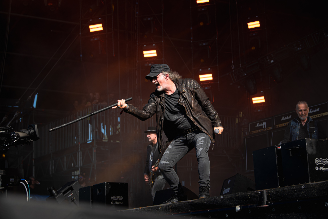 Galerie, Teil zwei: Und weiter gehts auf dem Acker mit Papa Roach, Dimmu Borgir, Fear Factory u.v.a.! – Krokus.
