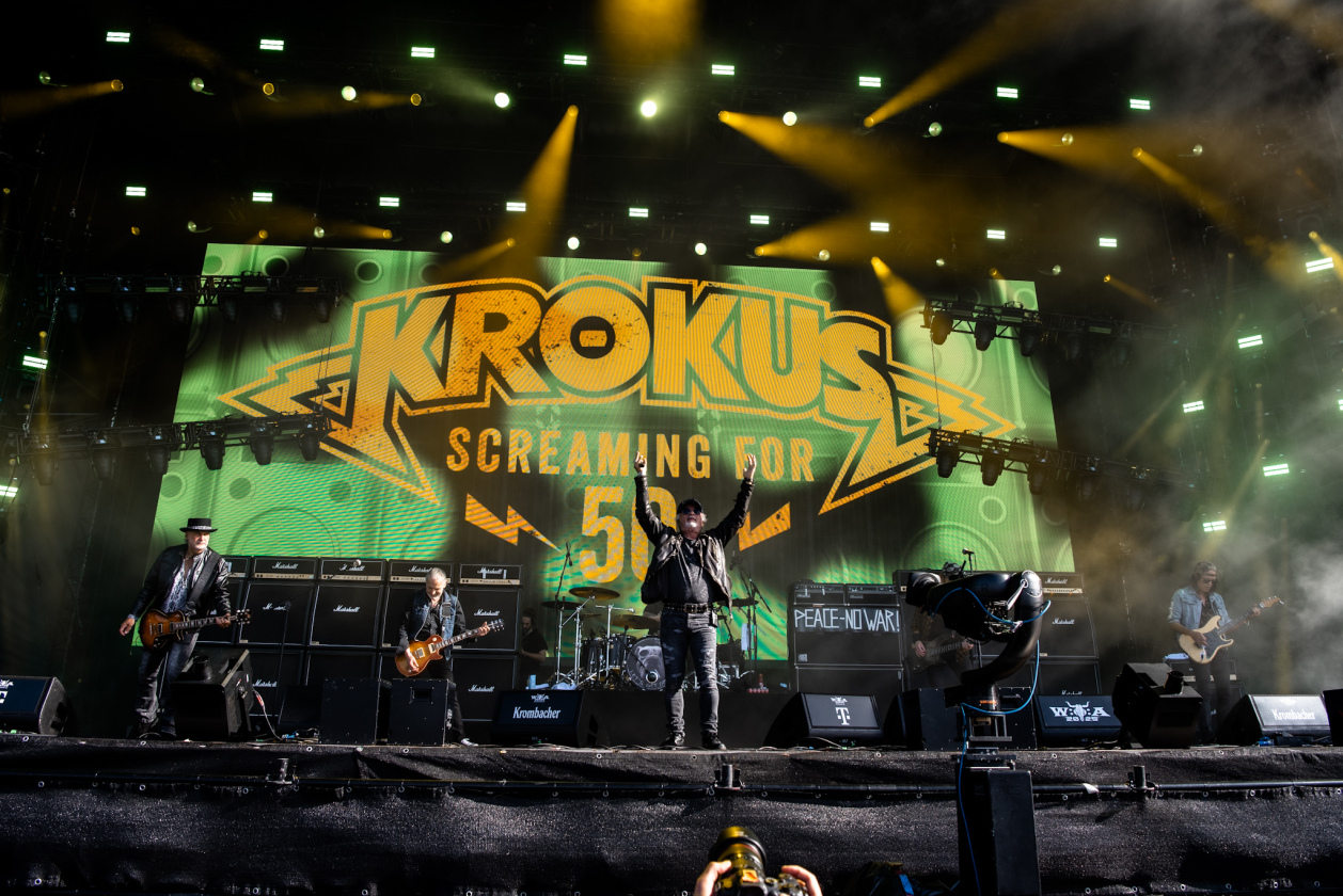 Galerie, Teil zwei: Und weiter gehts auf dem Acker mit Papa Roach, Dimmu Borgir, Fear Factory u.v.a.! – Krokus.