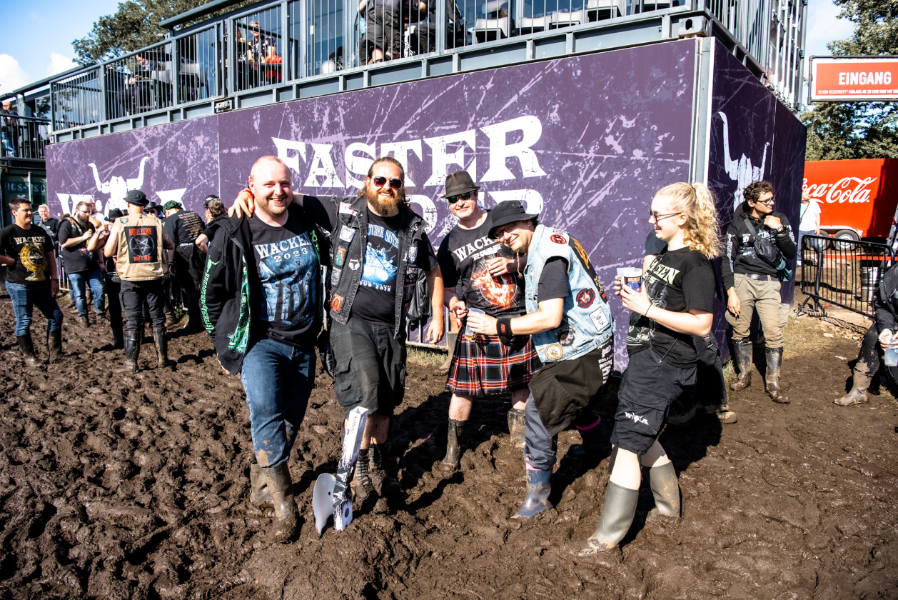 Galerie, Teil zwei: Und weiter gehts auf dem Acker mit Papa Roach, Dimmu Borgir, Fear Factory u.v.a.! – Die Künstler:innen.