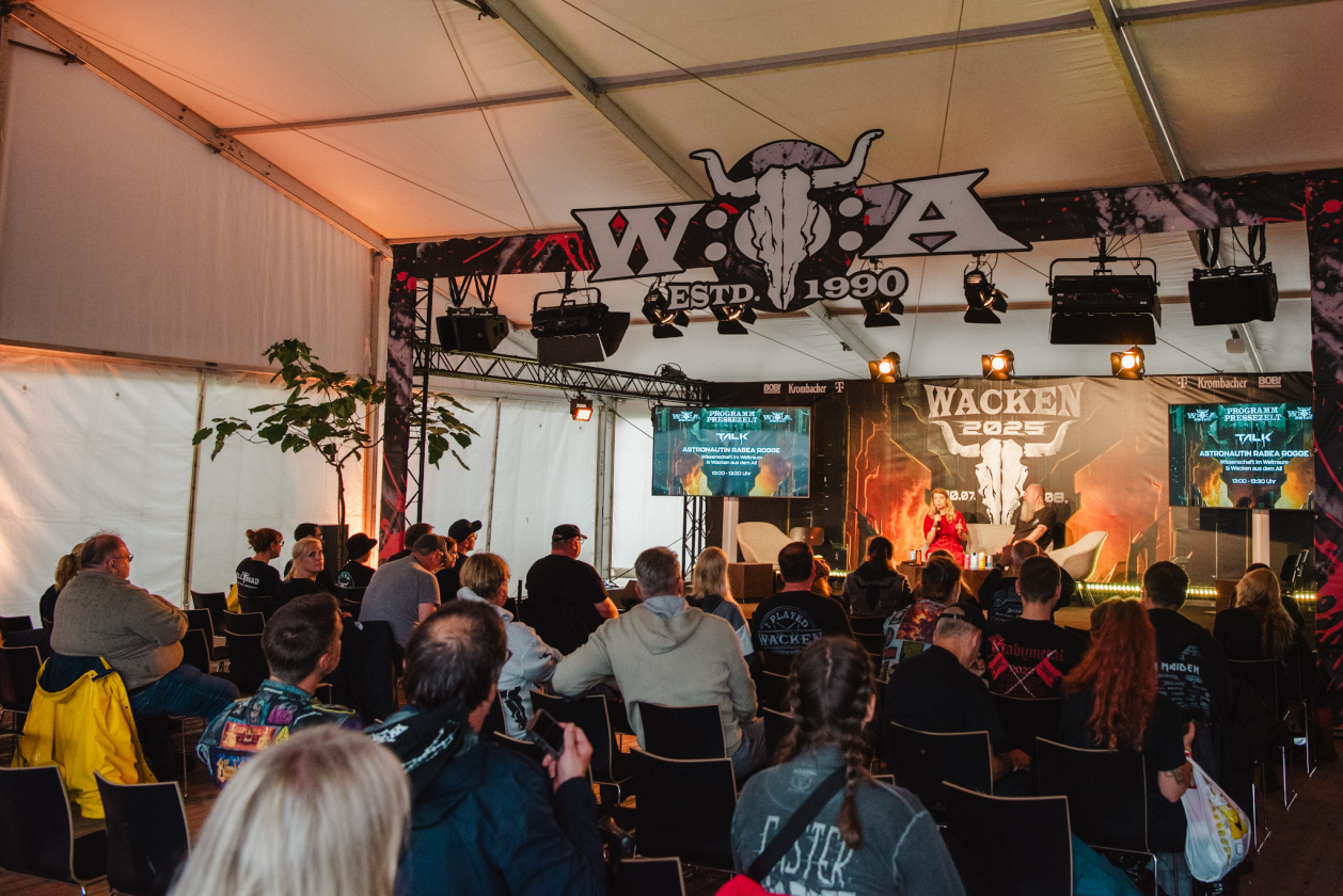 Galerie, Teil zwei: Und weiter gehts auf dem Acker mit Papa Roach, Dimmu Borgir, Fear Factory u.v.a.! – Rabea Rogge.
