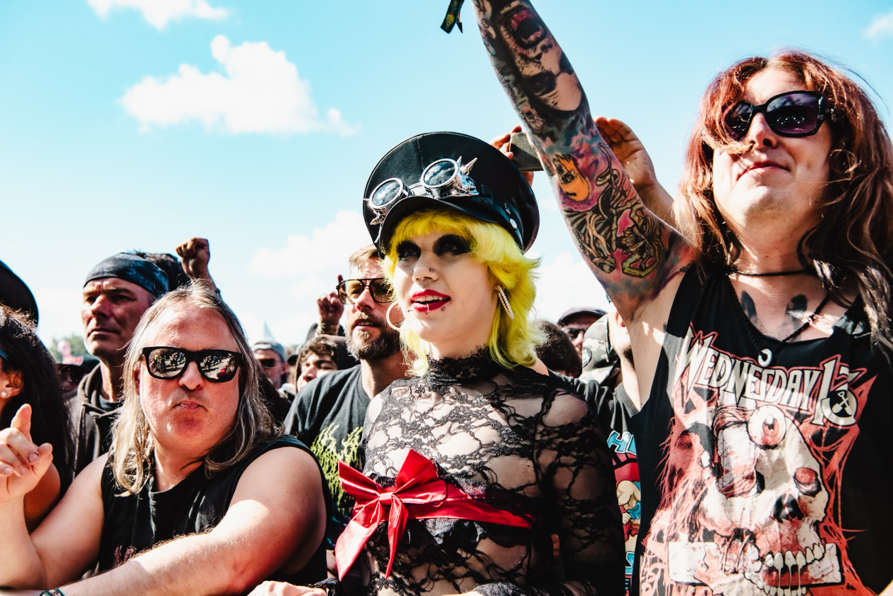 Galerie, Teil zwei: Und weiter gehts auf dem Acker mit Papa Roach, Dimmu Borgir, Fear Factory u.v.a.! – Warten auf …