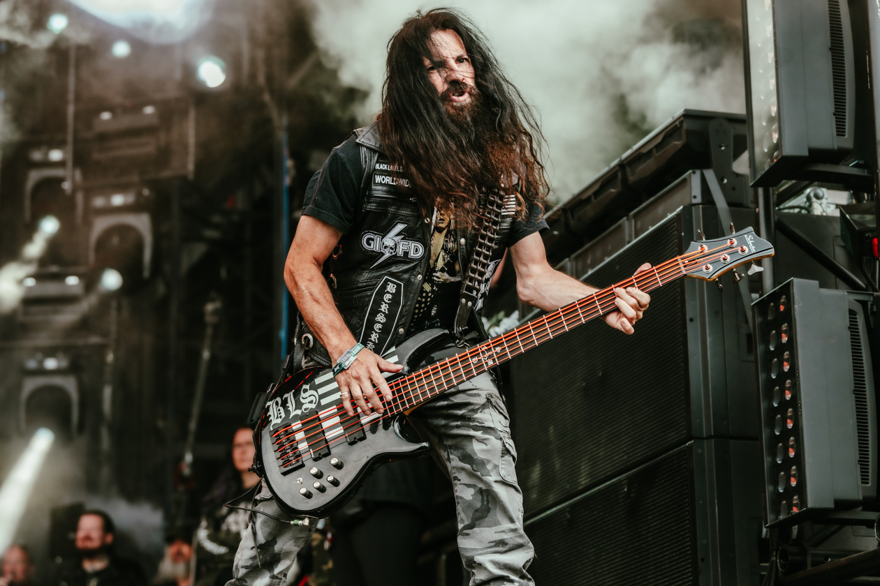Die 35. Ausgabe des größten Metal-Open-Airs der Welt läuft. Gut 150 Bands treten auf, darunter Def Leppard oder Judas Priest. – Black Label Society.