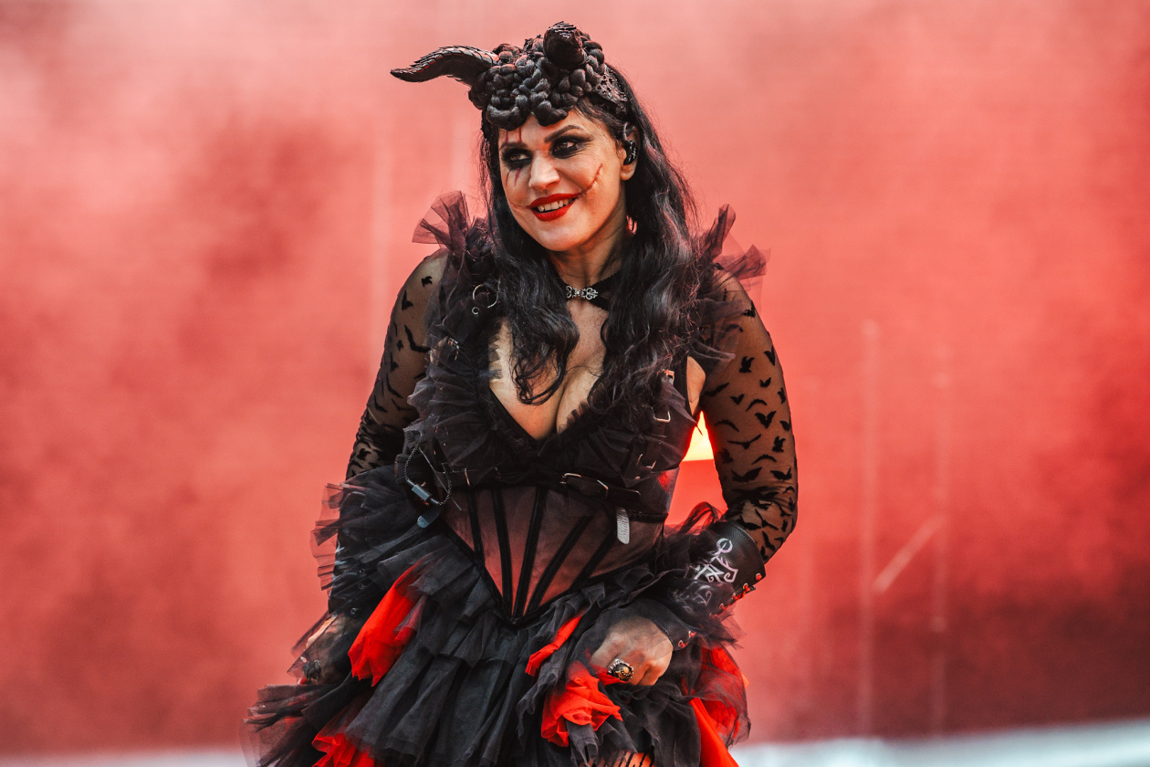 Die 35. Ausgabe des größten Metal-Open-Airs der Welt läuft. Gut 150 Bands treten auf, darunter Def Leppard oder Judas Priest. – Cristina Scabbia.