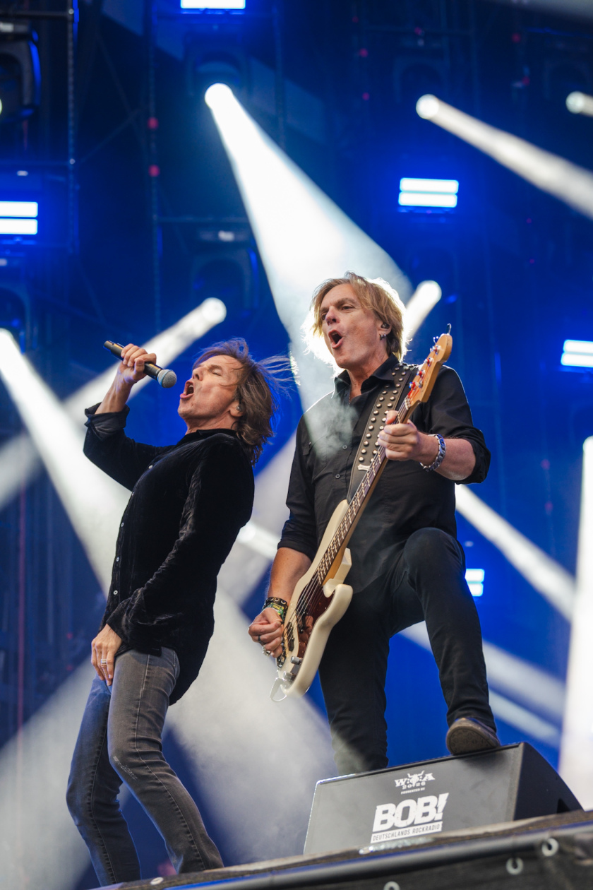 Die 35. Ausgabe des größten Metal-Open-Airs der Welt läuft. Gut 150 Bands treten auf, darunter Def Leppard oder Judas Priest. – Europe.