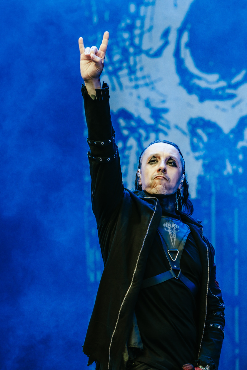 Die 35. Ausgabe des größten Metal-Open-Airs der Welt läuft. Gut 150 Bands treten auf, darunter Def Leppard oder Judas Priest. – Lacuna Coil.