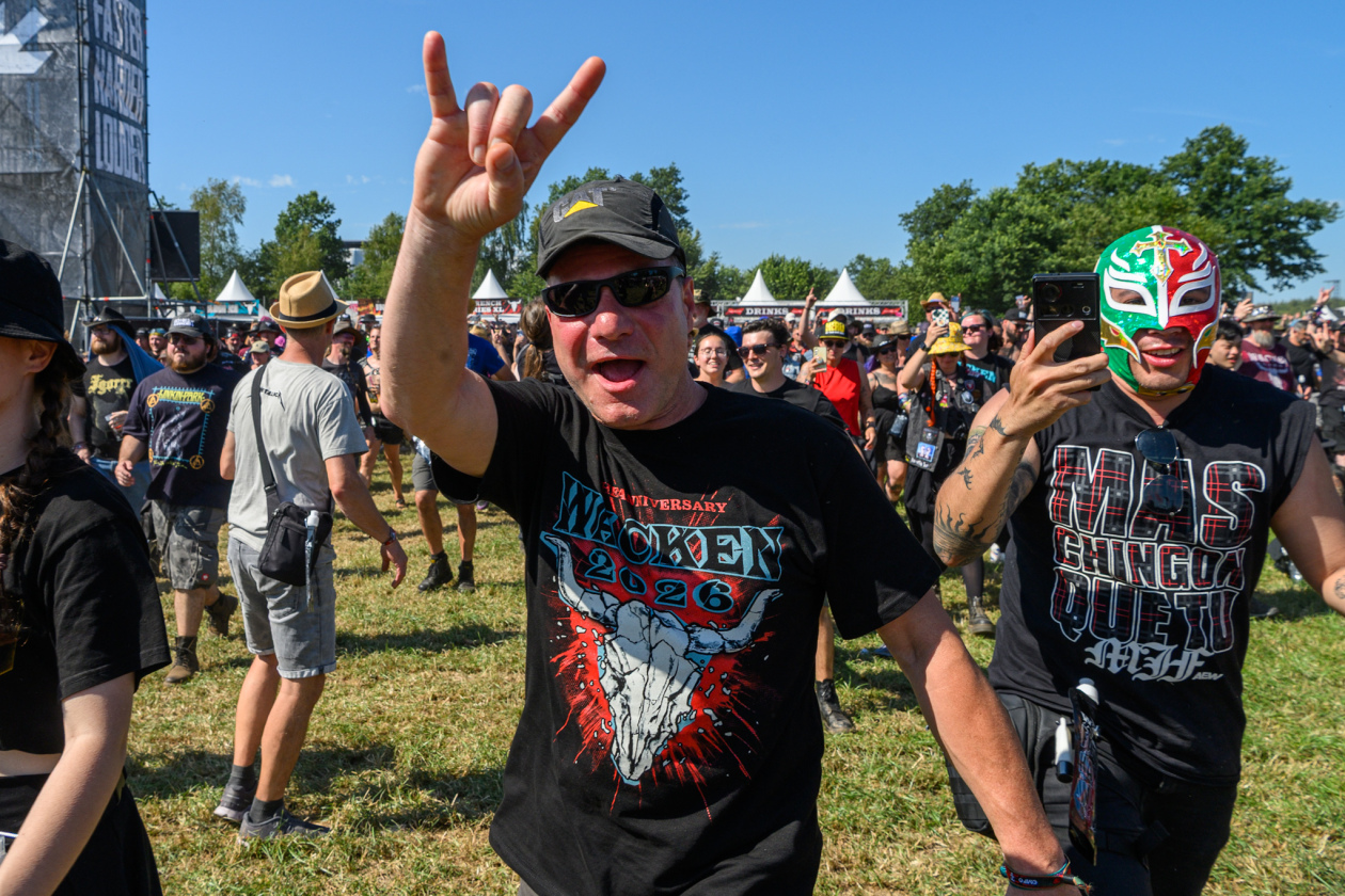 Die 35. Ausgabe des größten Metal-Open-Airs der Welt läuft. Gut 150 Bands treten auf, darunter Def Leppard oder Judas Priest. – Und noch eine Pommesgabel.