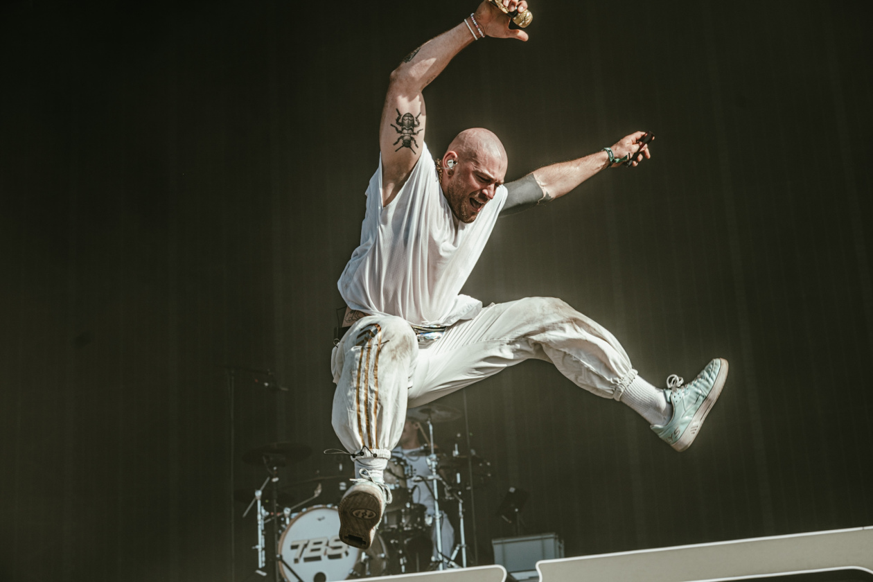 Die 35. Ausgabe des größten Metal-Open-Airs der Welt läuft. Gut 150 Bands treten auf, darunter Def Leppard oder Judas Priest. – TBS.