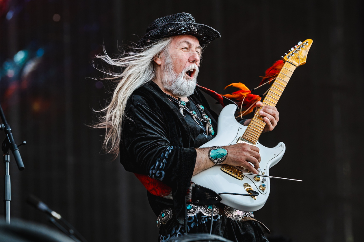 Die 35. Ausgabe des größten Metal-Open-Airs der Welt läuft. Gut 150 Bands treten auf, darunter Def Leppard oder Judas Priest. – Uli Jon Roth.