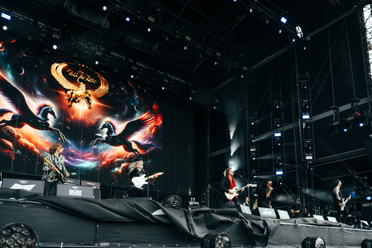 Die 35. Ausgabe des größten Metal-Open-Airs der Welt läuft. Gut 150 Bands treten auf, darunter Def Leppard oder Judas Priest. – Uli Jon Roth.