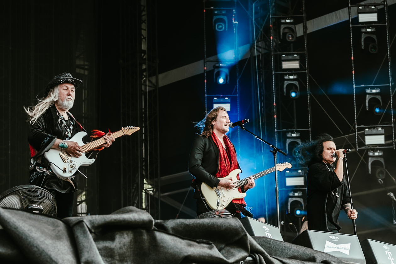 Die 35. Ausgabe des größten Metal-Open-Airs der Welt läuft. Gut 150 Bands treten auf, darunter Def Leppard oder Judas Priest. – Uli Jon Roth.