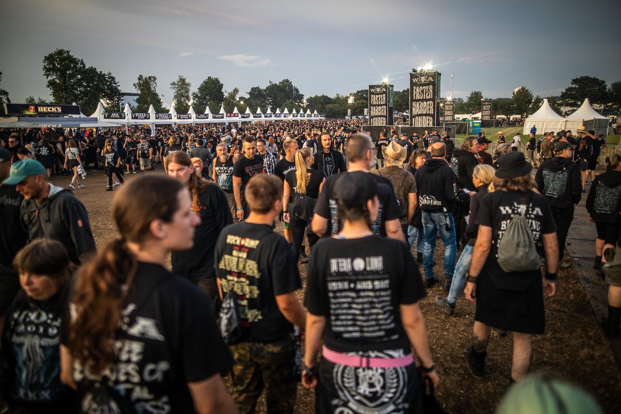 30 Jahre Metöööl: Sabaton, Airbourne, Opeth, Within Temptation,Hammerfall, Body Count, Anthrax u.v.a. feiern mit. – Im Infield - und der Himmel verdunkelt sich.