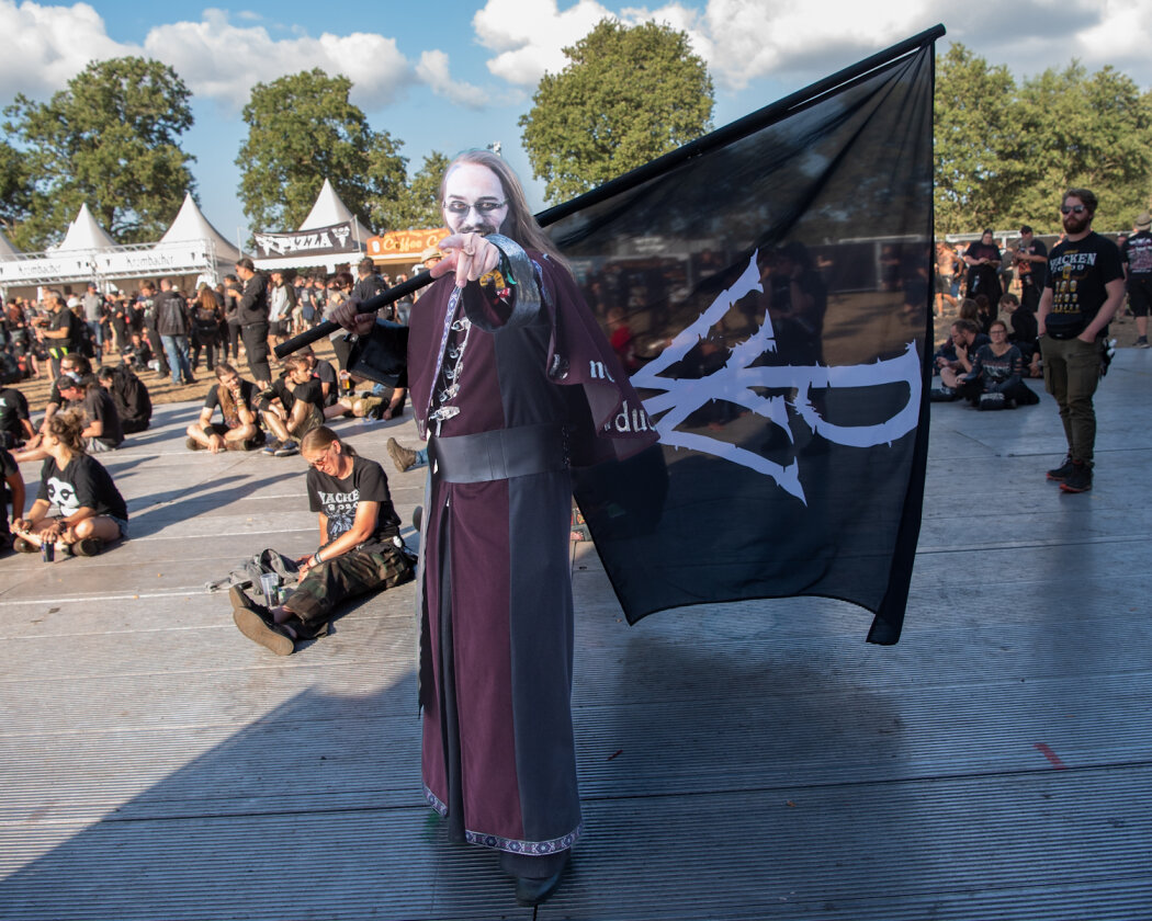 Keine Gnade auch am Wochenende: Slipknot, In Extremo, Clutch, Lacuna Coil, Behemoth live. – Dunkle Gestalt