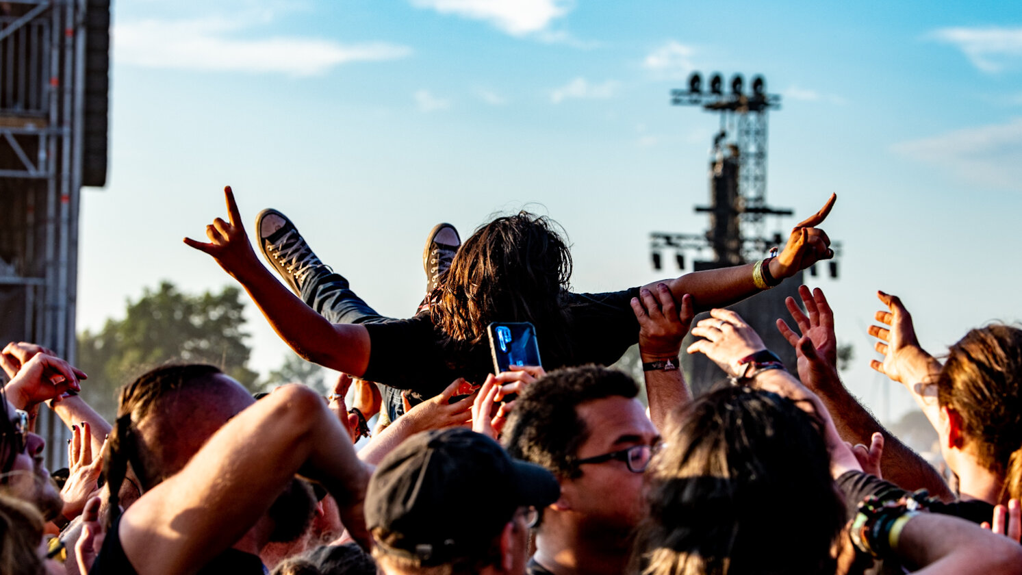 Die Spiele auf dem Holy Ground sind eröffnet: Judas Priest, GWAR u.v.a. beim Wacken Open Air. – Amon Amarth-Fans gehen steil.