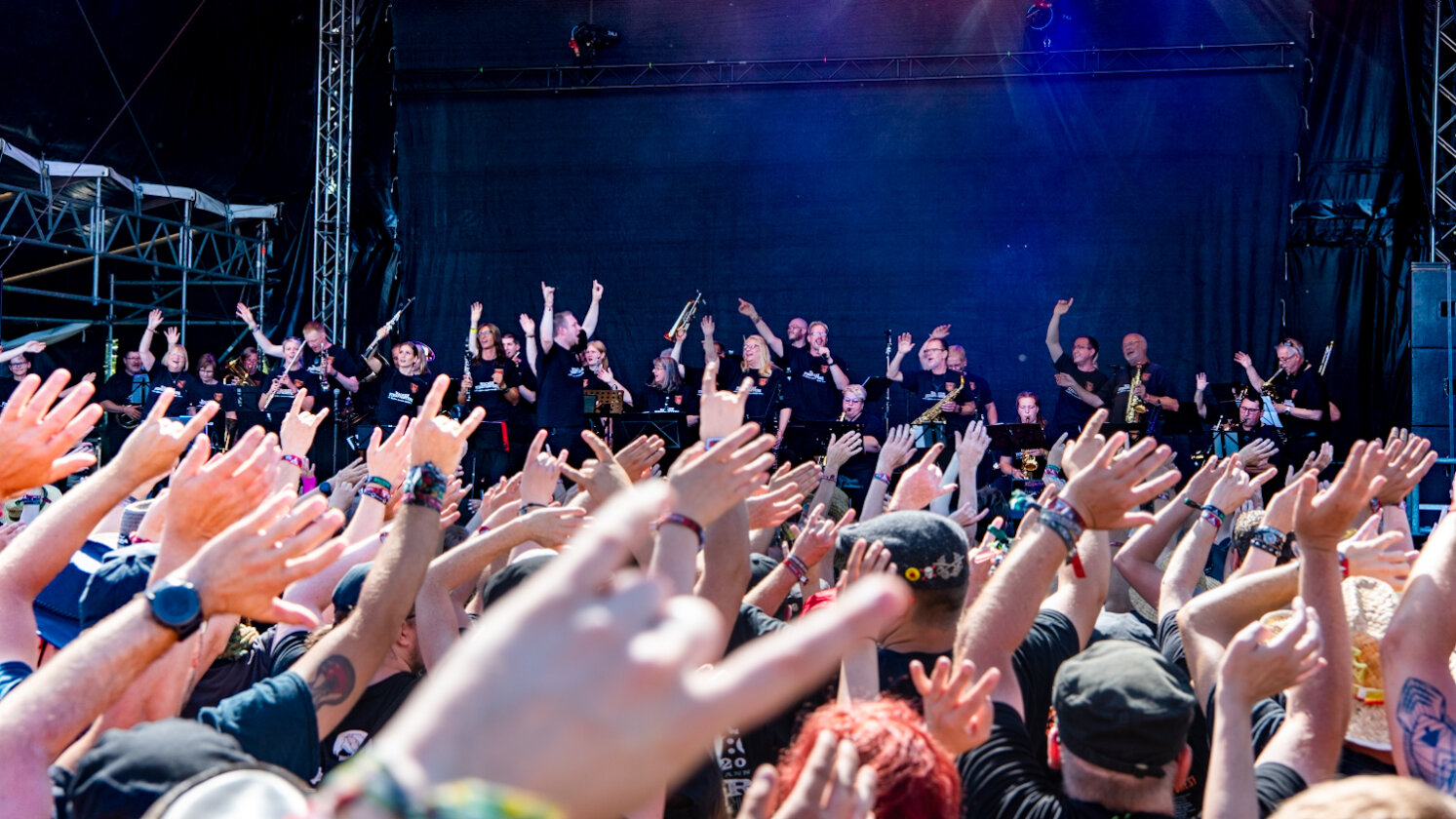 Die Spiele auf dem Holy Ground sind eröffnet: Judas Priest, GWAR u.v.a. beim Wacken Open Air. – Wacken Firefighters.