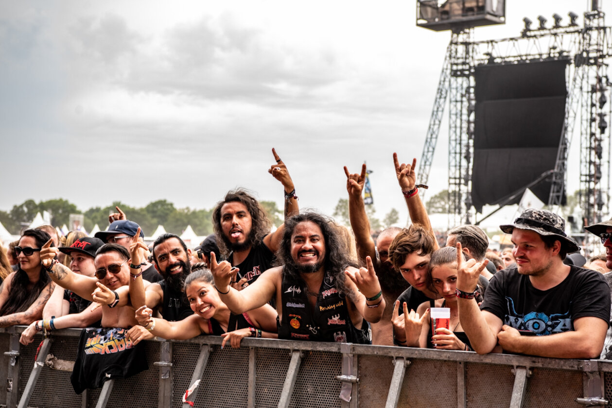 Die Spiele auf dem Holy Ground sind eröffnet: Judas Priest, GWAR u.v.a. beim Wacken Open Air. – Grave Digger-Fans.