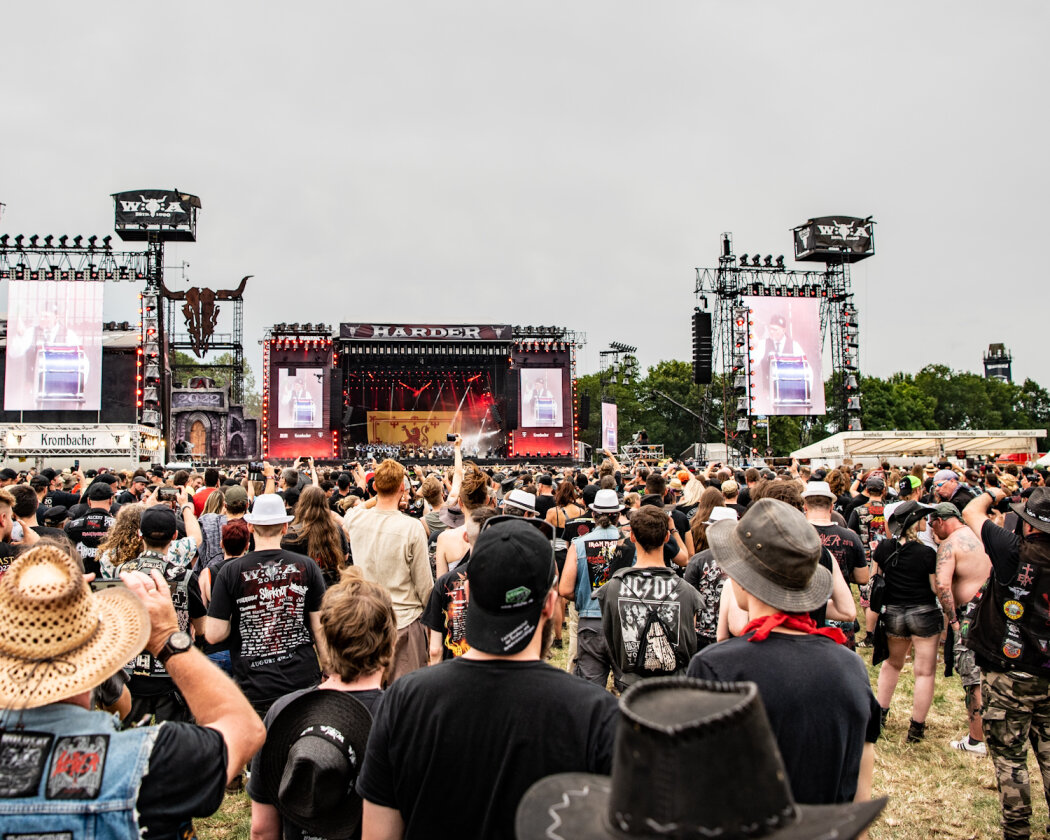 Die Spiele auf dem Holy Ground sind eröffnet: Judas Priest, GWAR u.v.a. beim Wacken Open Air. – Die 'Harder'-Stage.