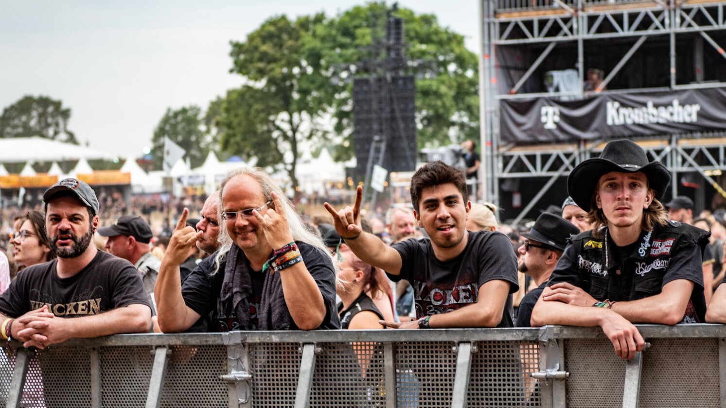 Die Spiele auf dem Holy Ground sind eröffnet: Judas Priest, GWAR u.v.a. beim Wacken Open Air. – Horns.