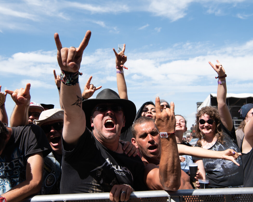 Die Spiele auf dem Holy Ground sind eröffnet: Judas Priest, GWAR u.v.a. beim Wacken Open Air. – Horns up!