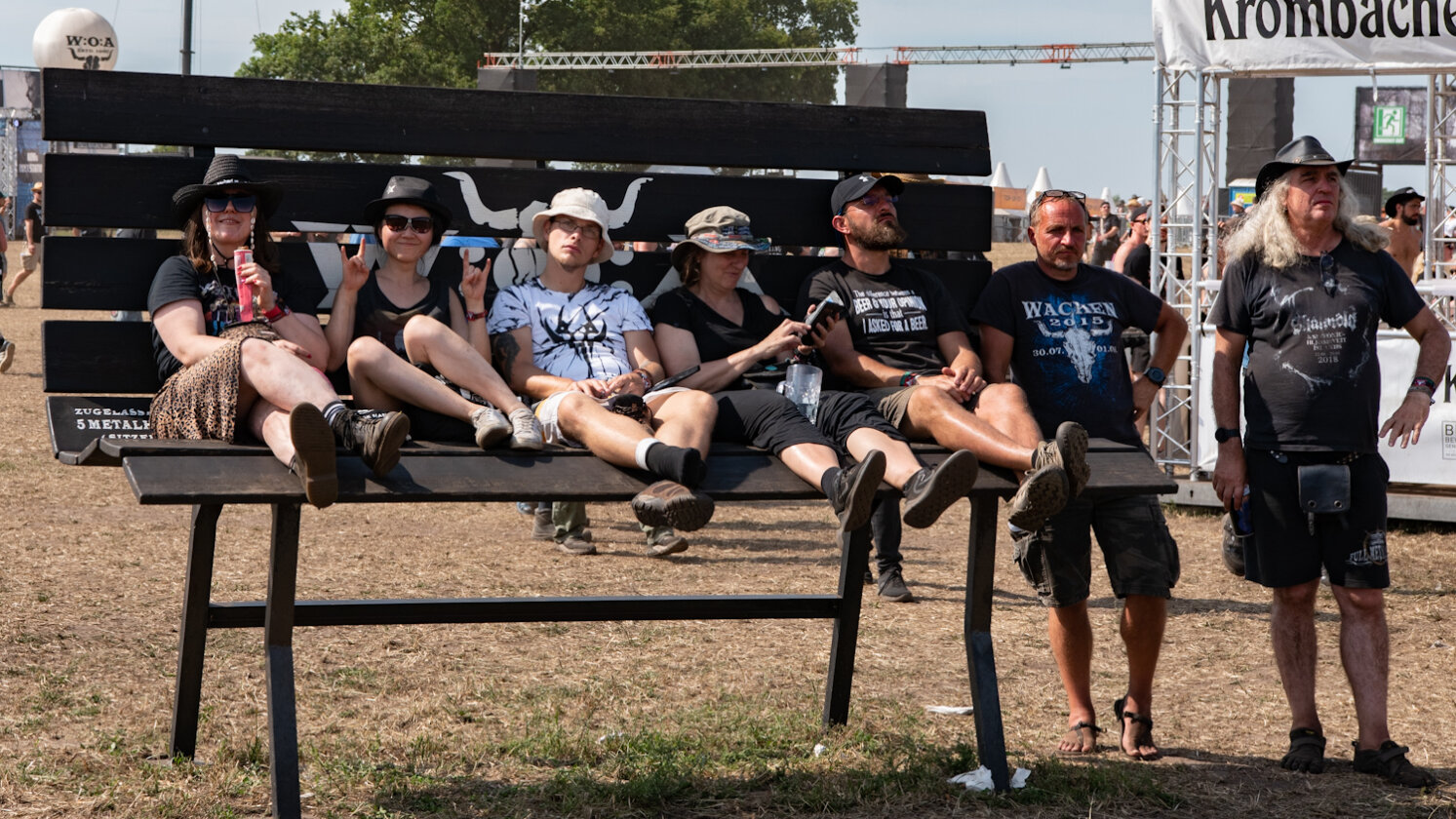 Die Spiele auf dem Holy Ground sind eröffnet: Judas Priest, GWAR u.v.a. beim Wacken Open Air. – Relaxen - muss sein.