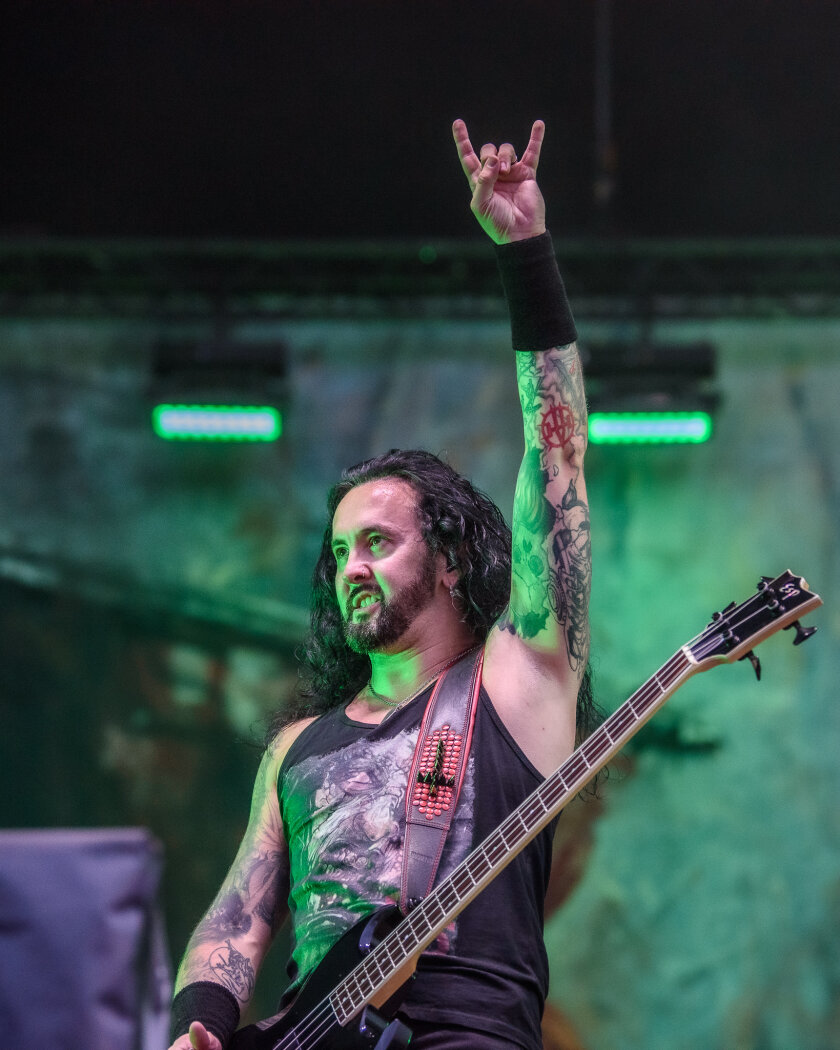 Erstmals in der Geschichte des Metalfestivals verhängten die Verantwortlichen aufgrund tagelangen Starkregens ein Einlassverbot: Rund 50.000 von 85.000 Fans sind vor Ort. – Kreator.