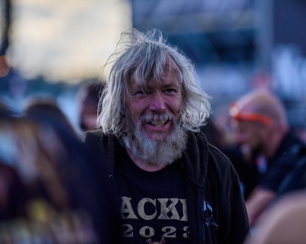 Erstmals in der Geschichte des Metalfestivals verhängten die Verantwortlichen aufgrund tagelangen Starkregens ein Einlassverbot: Rund 50.000 von 85.000 Fans sind vor Ort. – Metal forever!