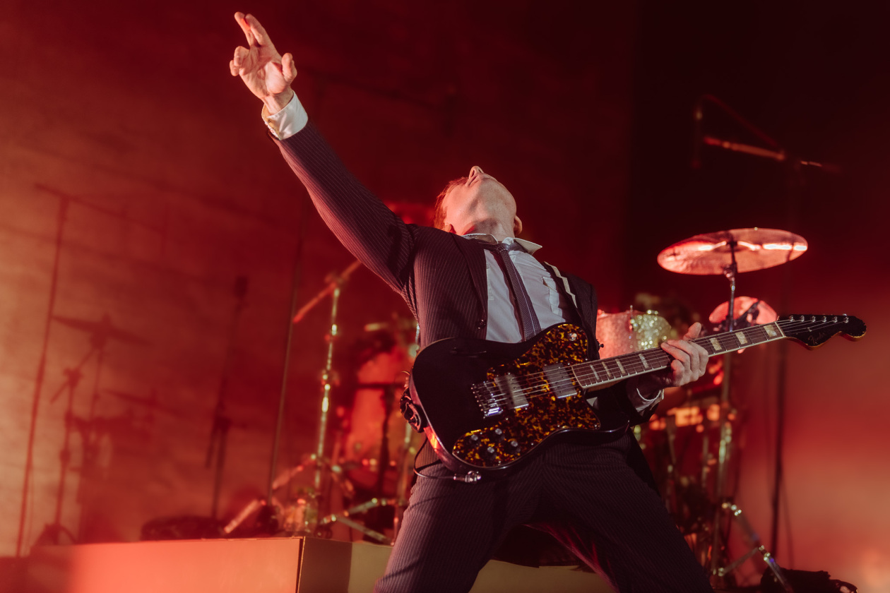 Franz Ferdinand – Indie wie aus dem FF: Die schottische Band nimmt ihr Publikum im Sturm. – Alex Kapranos.