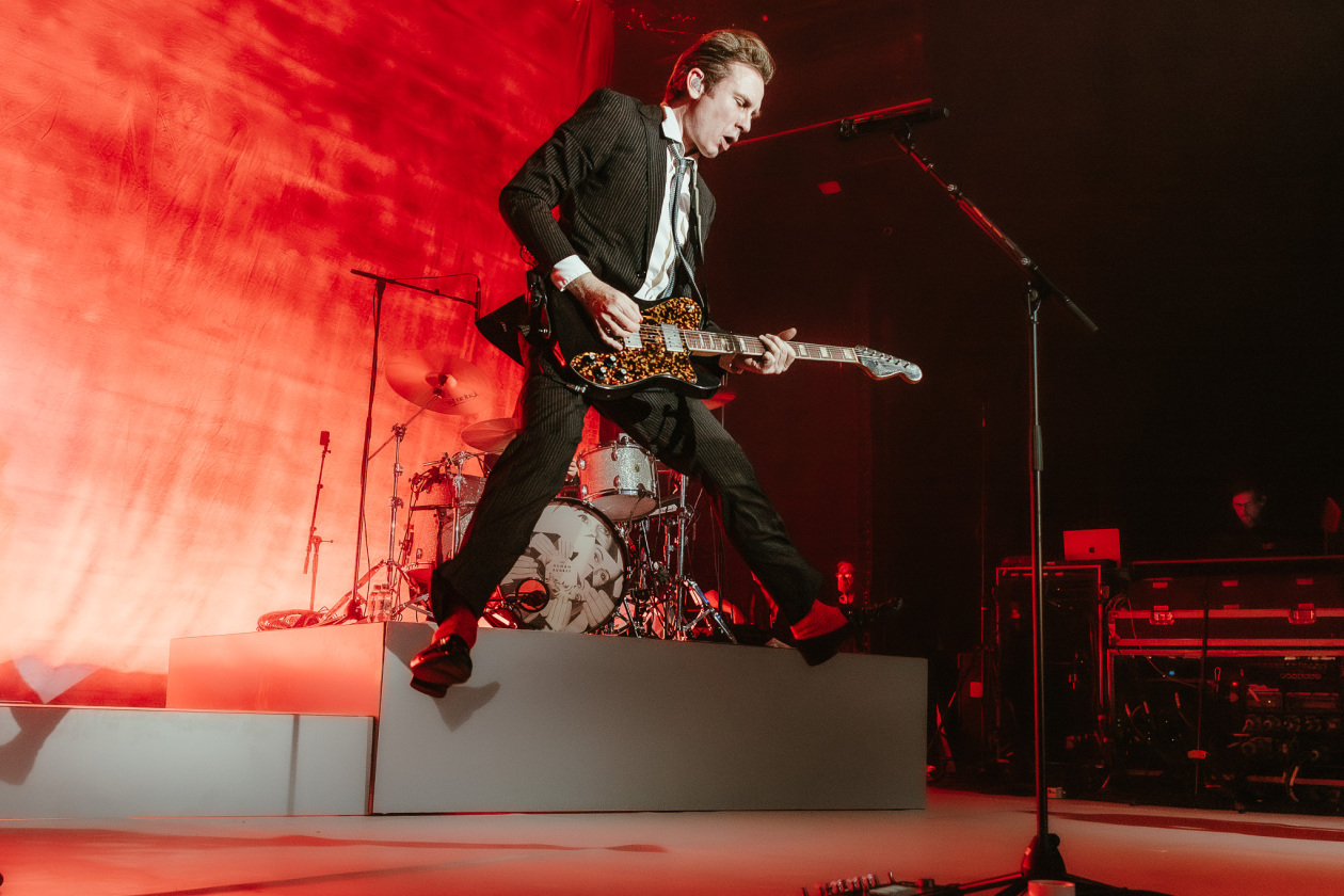 Franz Ferdinand – Indie wie aus dem FF: Die schottische Band nimmt ihr Publikum im Sturm. – Alex Kapranos.