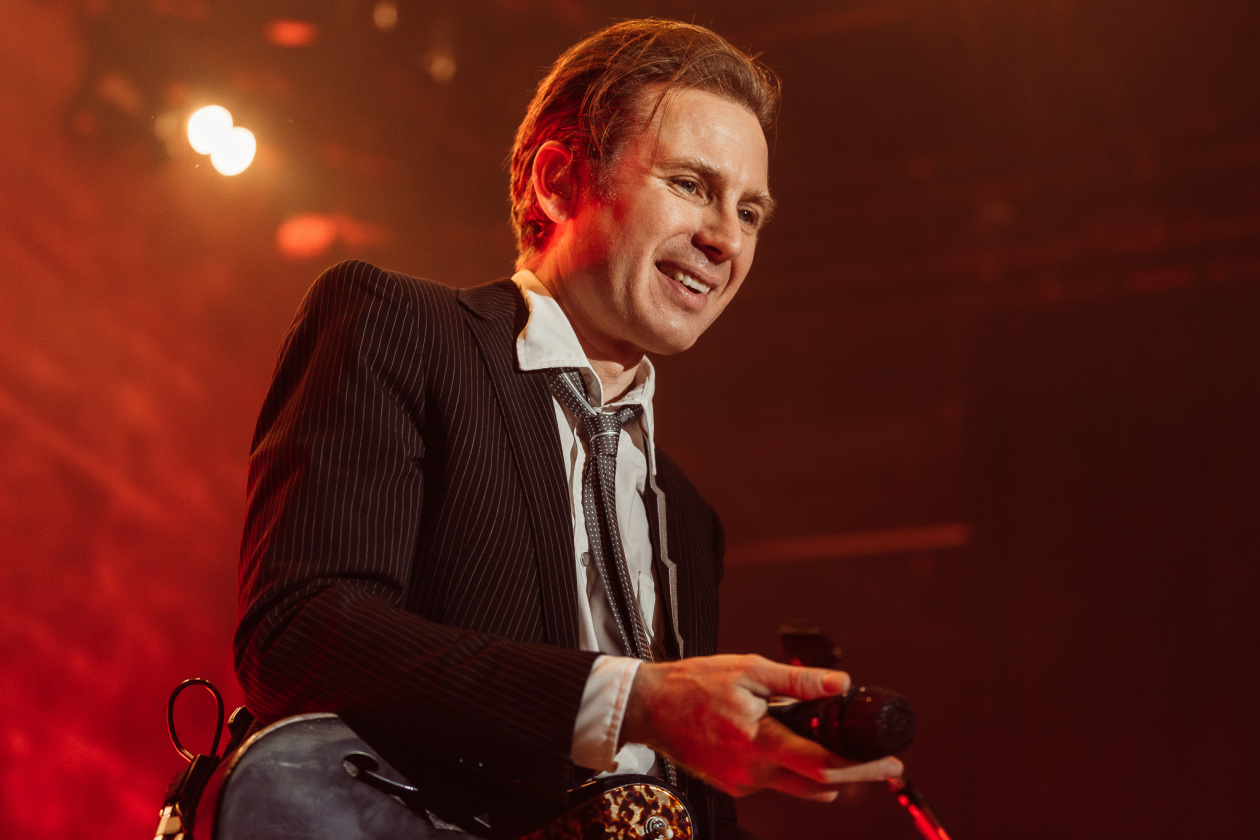 Franz Ferdinand – Indie wie aus dem FF: Die schottische Band nimmt ihr Publikum im Sturm. – Alex Kapranos.