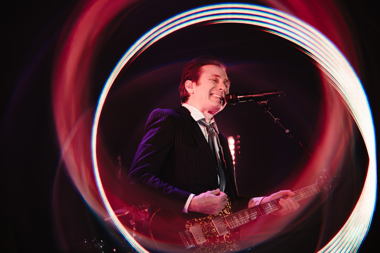 Franz Ferdinand – Indie wie aus dem FF: Die schottische Band nimmt ihr Publikum im Sturm. – Alex Kapranos.