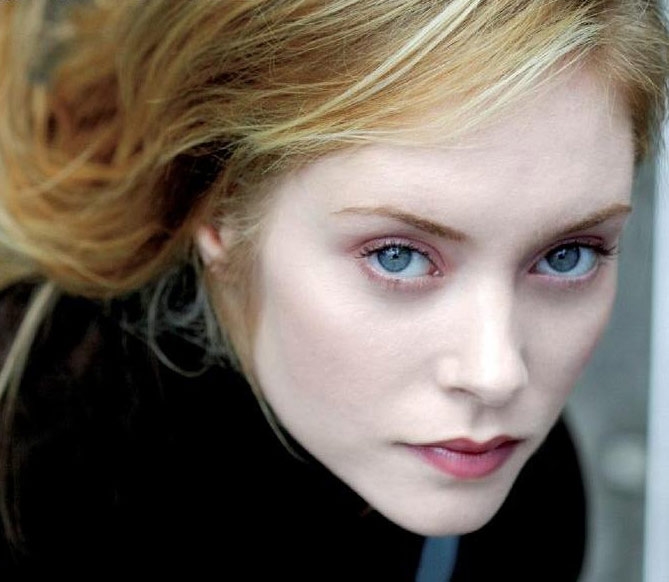 Fredrika Stahl – Die schöne Schwedin zeigt sich. – 