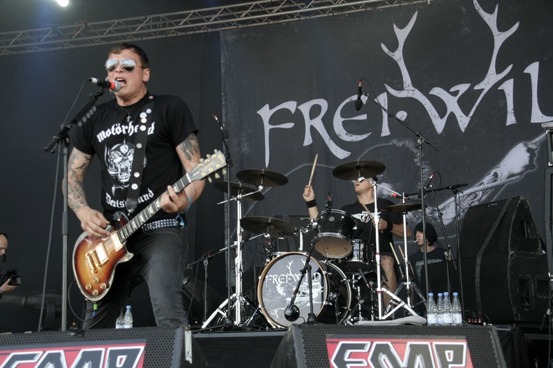 Vor der Bühne gefeiert, auf dem Festival umstritten. – Frei.Wild