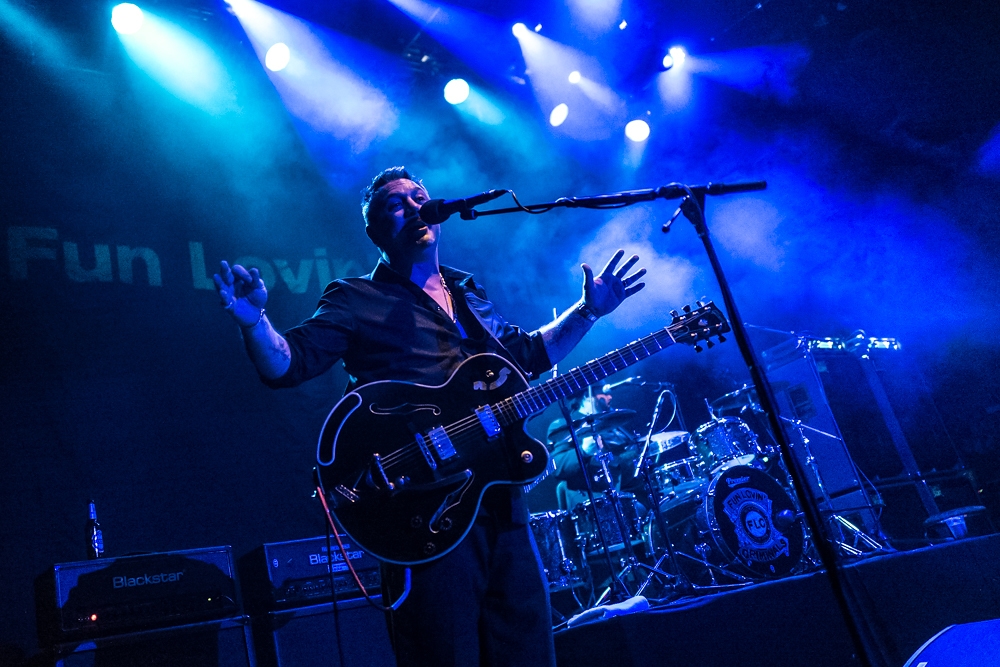 Fun Lovin' Criminals – Auch 20 Jahre nach dem Debüt sind die drei kein bisschen müde. – Freihändig.