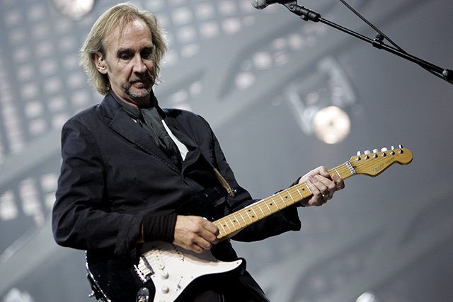 Genesis – Nach 15 Jahren wieder gemeinsam auf der Bühne: Phil, Mike und Tony in Düsseldorf. – 