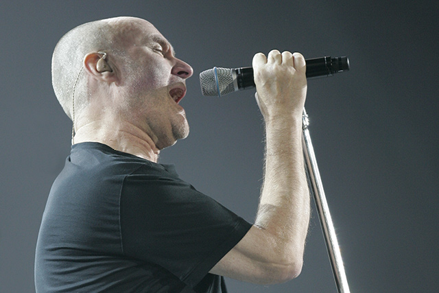Genesis – Nach 15 Jahren wieder gemeinsam auf der Bühne: Phil, Mike und Tony in Düsseldorf. – 