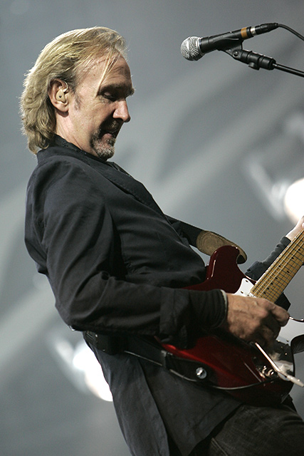 Genesis – Nach 15 Jahren wieder gemeinsam auf der Bühne: Phil, Mike und Tony in Düsseldorf. – 