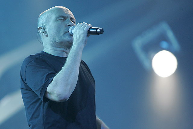 Genesis – Nach 15 Jahren wieder gemeinsam auf der Bühne: Phil, Mike und Tony in Düsseldorf. – 