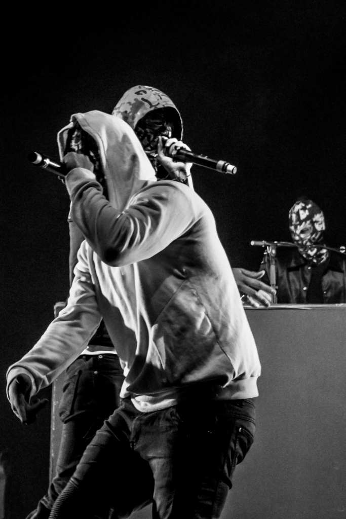 Karuzo und Sikk live in Übersee. – Genetikk.