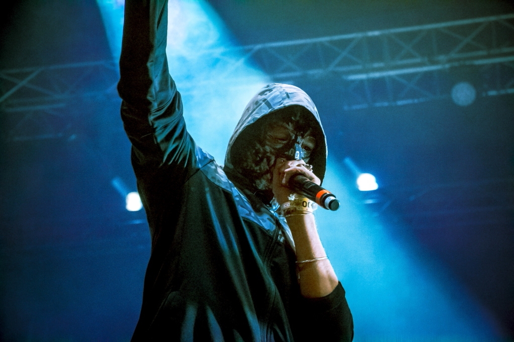 Genetikk – Karuzo und Sikk live in Übersee. – Hands up!