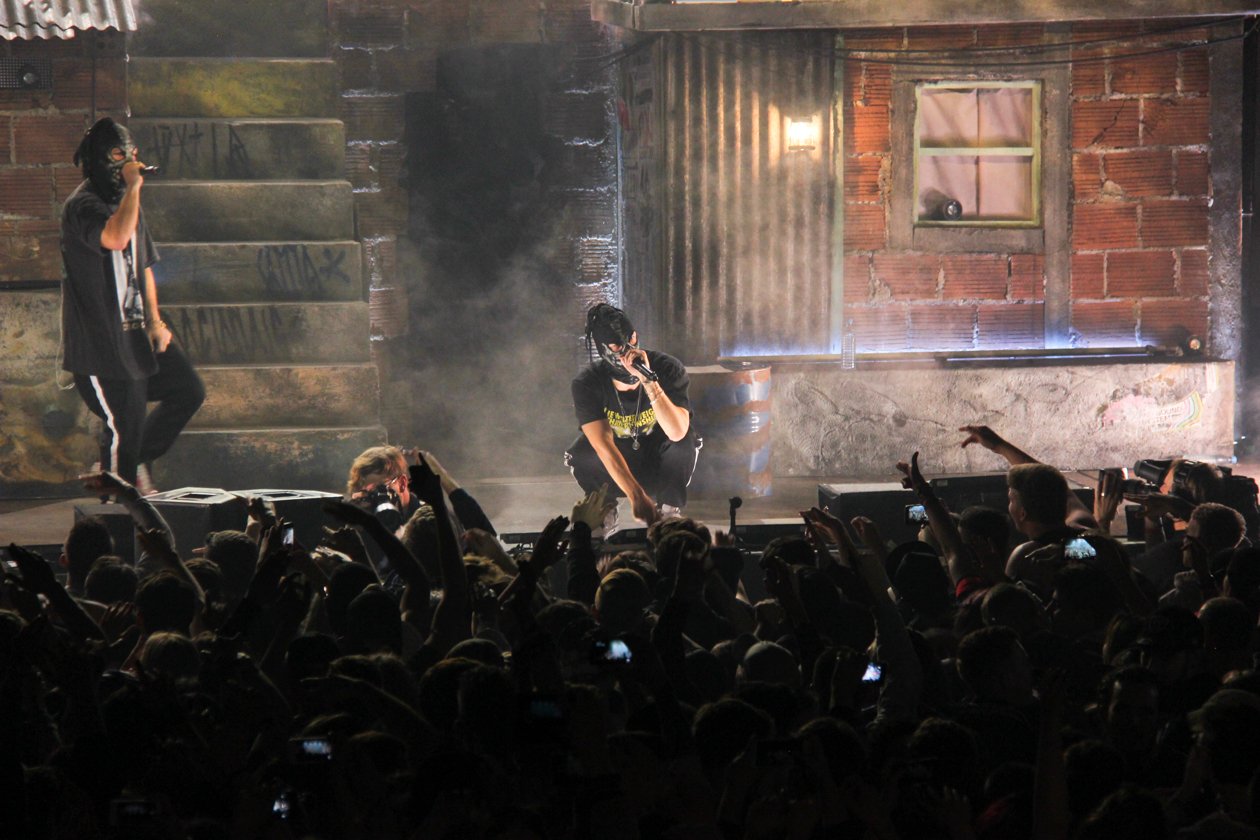 Release-Gig: Karuzzo, Sikk und Co. führen ihr neues Album "Fukk Genetikk" auf. – Genetikk.
