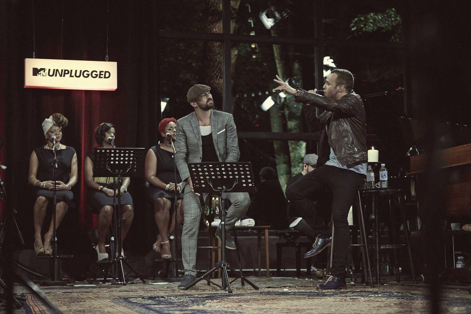 Gentleman – Deutschlands Reggae-Sänger Nummer eins lädt zur Akustik-Session. – Aber die Gäste lassen nicht lange auf sich warten: Marlon Roudette schaut vorbei.