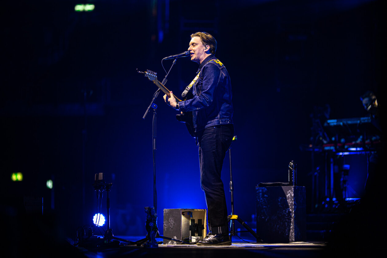Der englische Folk-Pop-Rocker on tour mit seinem aktuellen Album "Gold Rush Kid". – George Ezra.