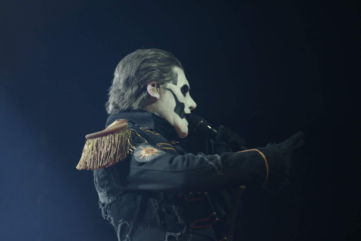 Ghost – Sehr heilig: der Kölner Dom. Nicht ganz so heilig: die okkulte Rock-Messe in der Arena. – Papa ...