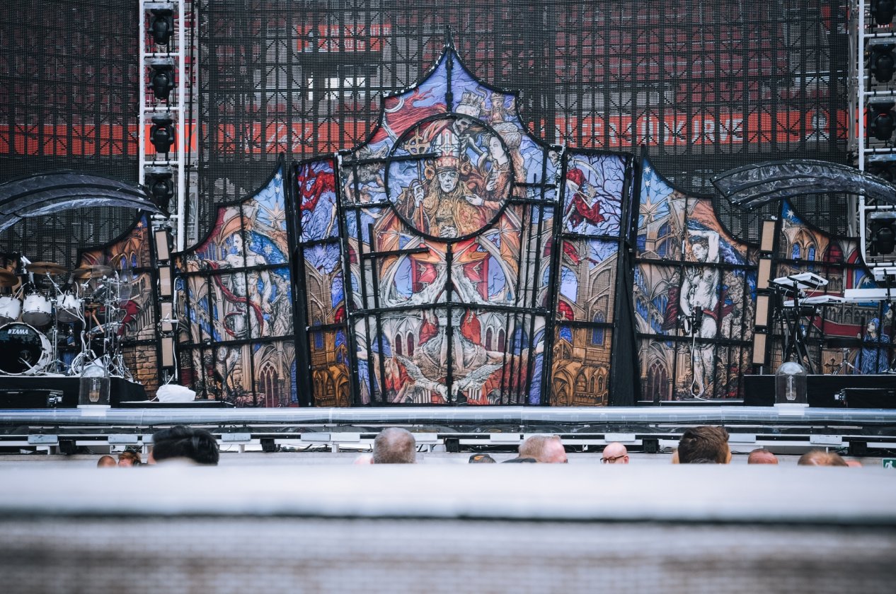 Stadion-Rock können sie: Ghost als Metallica-Support-Act. – Bühne.