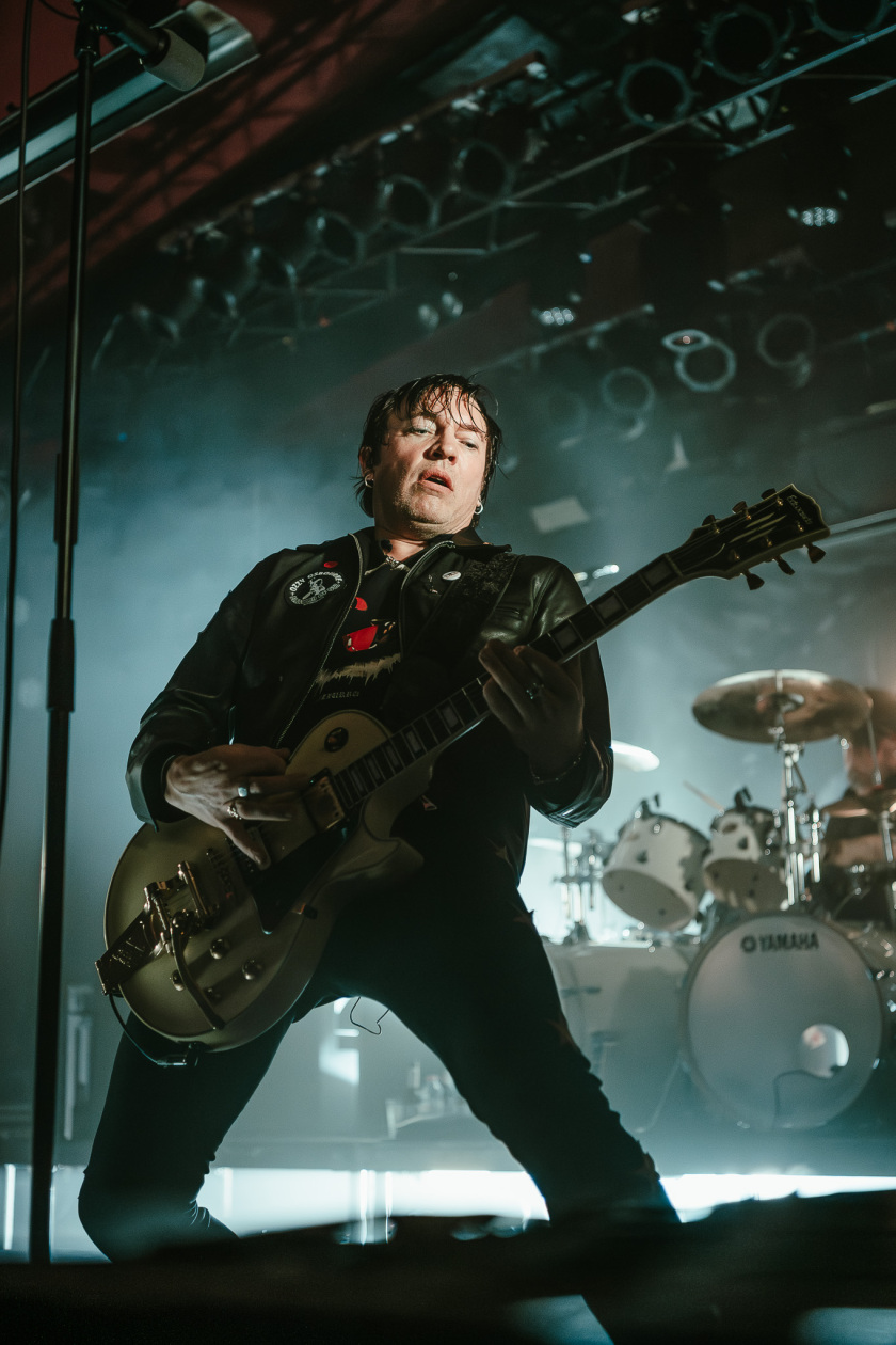 Gluecifer – Die Rock'n'Roll-Altmeister aus Oslo bringen den Club zum Beben. – Captain Poon.