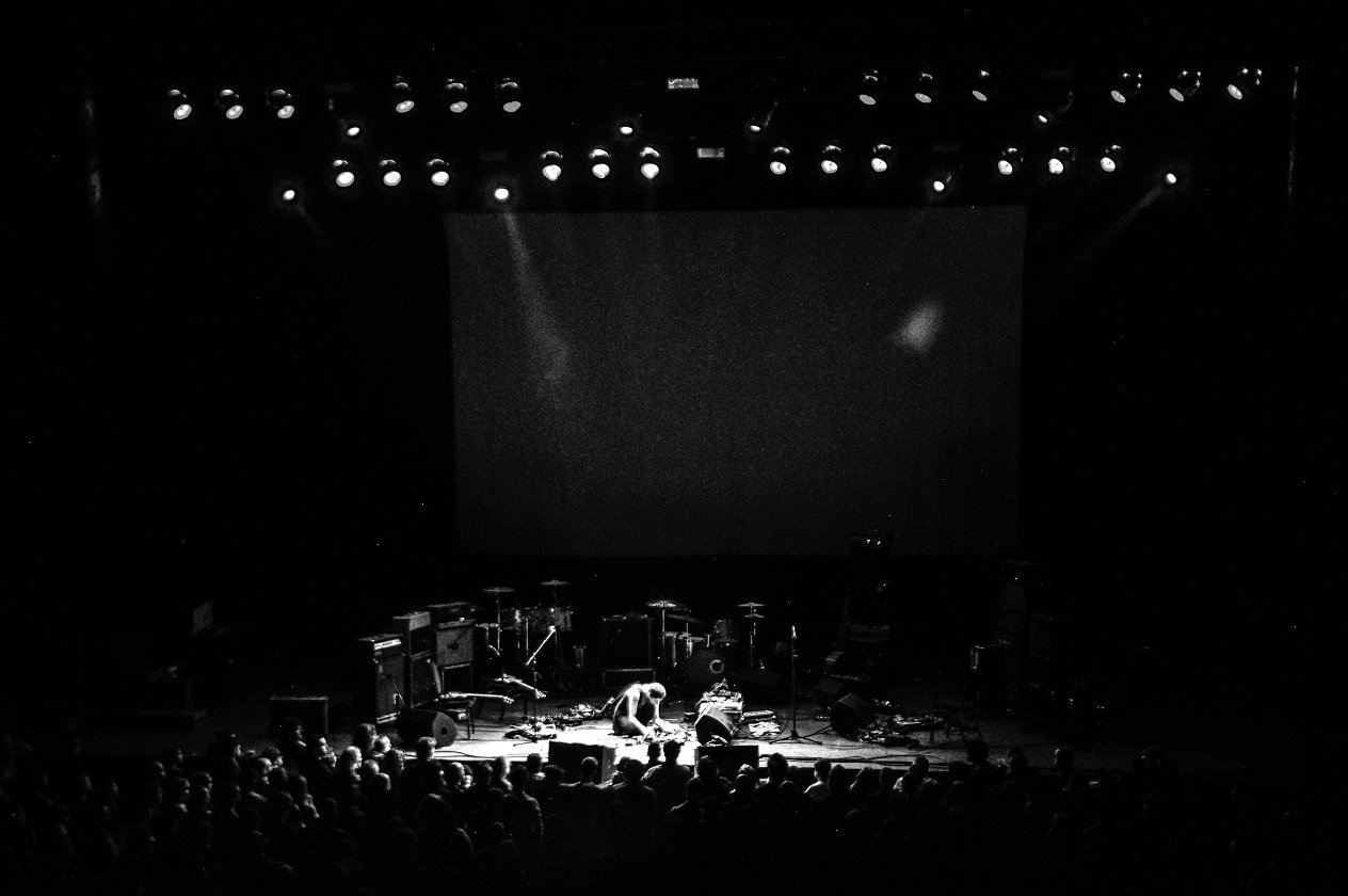 Godspeed You! Black Emperor – Silver Mt. Zion-Geigerin Jessica Moss eröffnet.
