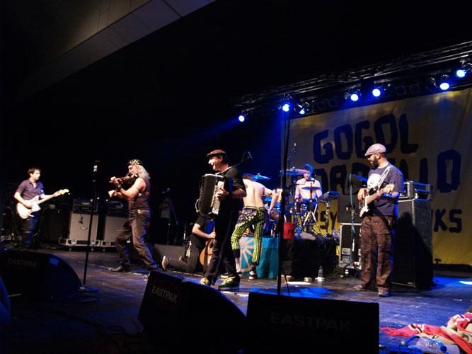 Gogol Bordello – Abgedrehte Gypsy Punk-Party im Schwäbischen. – 