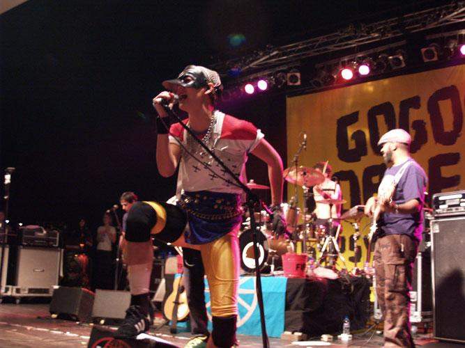 Gogol Bordello – Abgedrehte Gypsy Punk-Party im Schwäbischen. – 