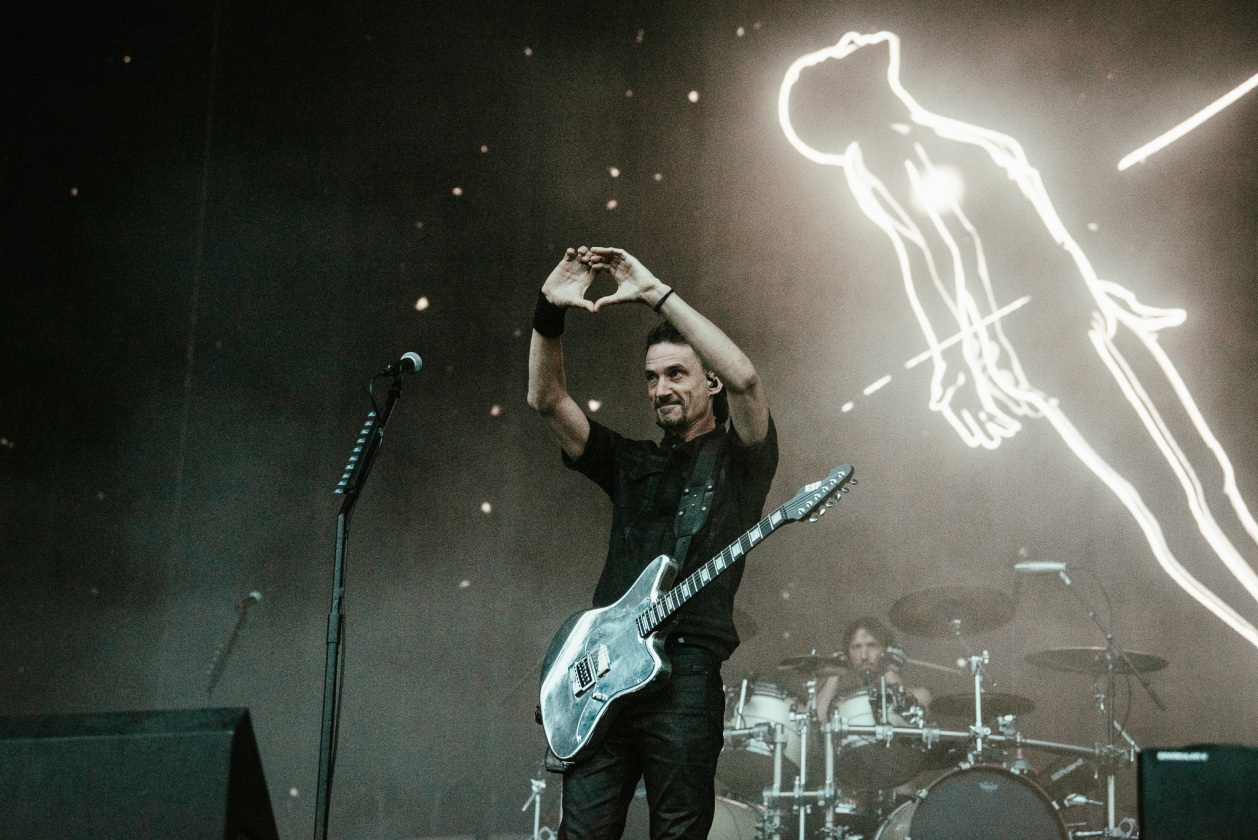 Die Franzosen lockten mit ihrem brutalen Stilmix massenweise Fans vor die Harder Stage. – Gojira.