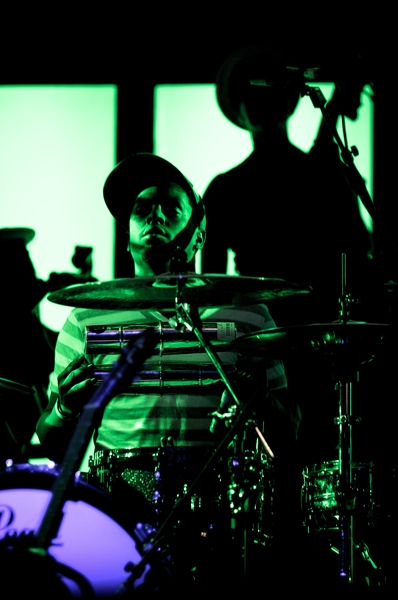 Gorillaz – Damon Albarn und seine Comic-Truppe in Berlin. – Russel on the drums.