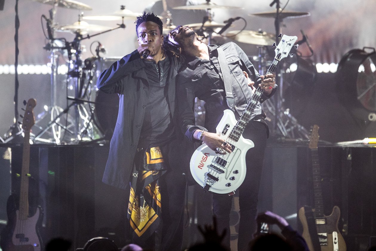 Gorillaz – Gorillaz live.